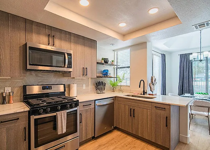 Golfside Retreat Remodeled Side-By-Side Suites Apartment *