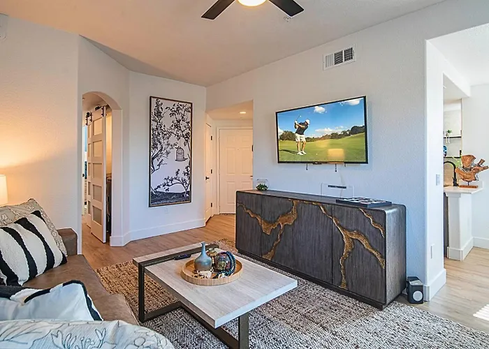 Golfside Retreat Remodeled Side-By-Side Suites