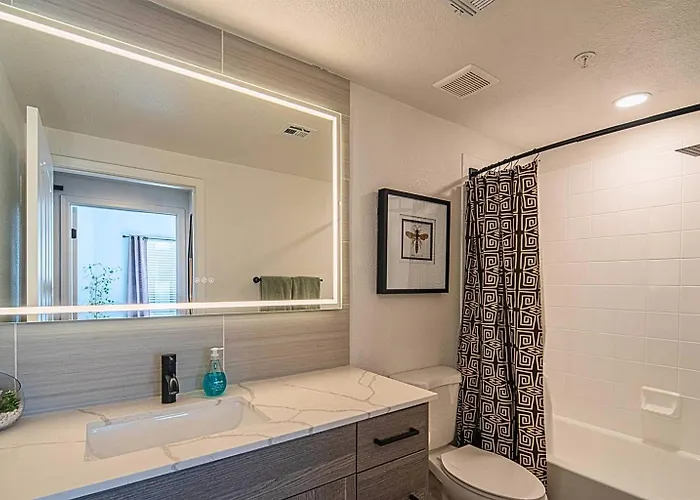 Golfside Retreat Remodeled Side-By-Side Suites Apartment
